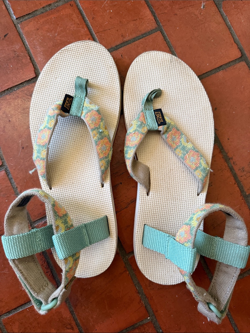Teva Mint Green Patterned Strap Sandals 8 hippie traveler :)